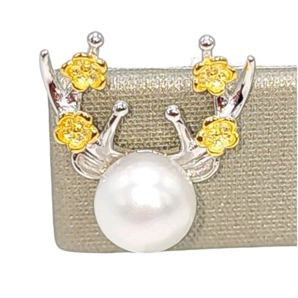 925 Sterling Silver Cultured Freshwater Pearl Stud Earrings Reindeer Shaped - Picture 5 of 7